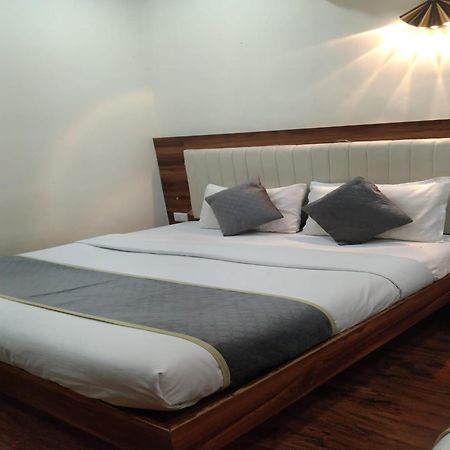 Hotel Air View Near Airport Mumbai Bagian luar foto